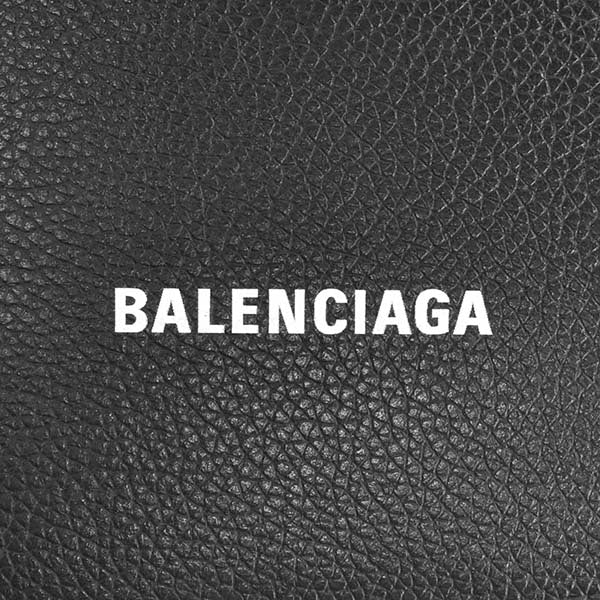 バレンシアガ 二つ折り財布